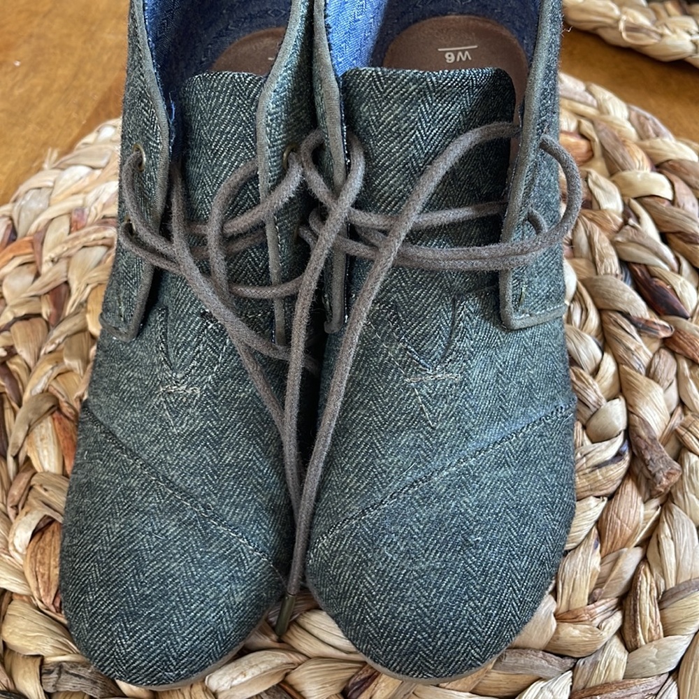 Toms shoes - Picture 2 of 5